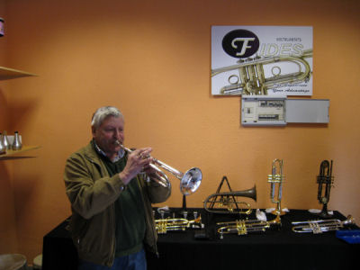 Olaf testing a Fides trumpet