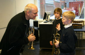 Gansch with two young students